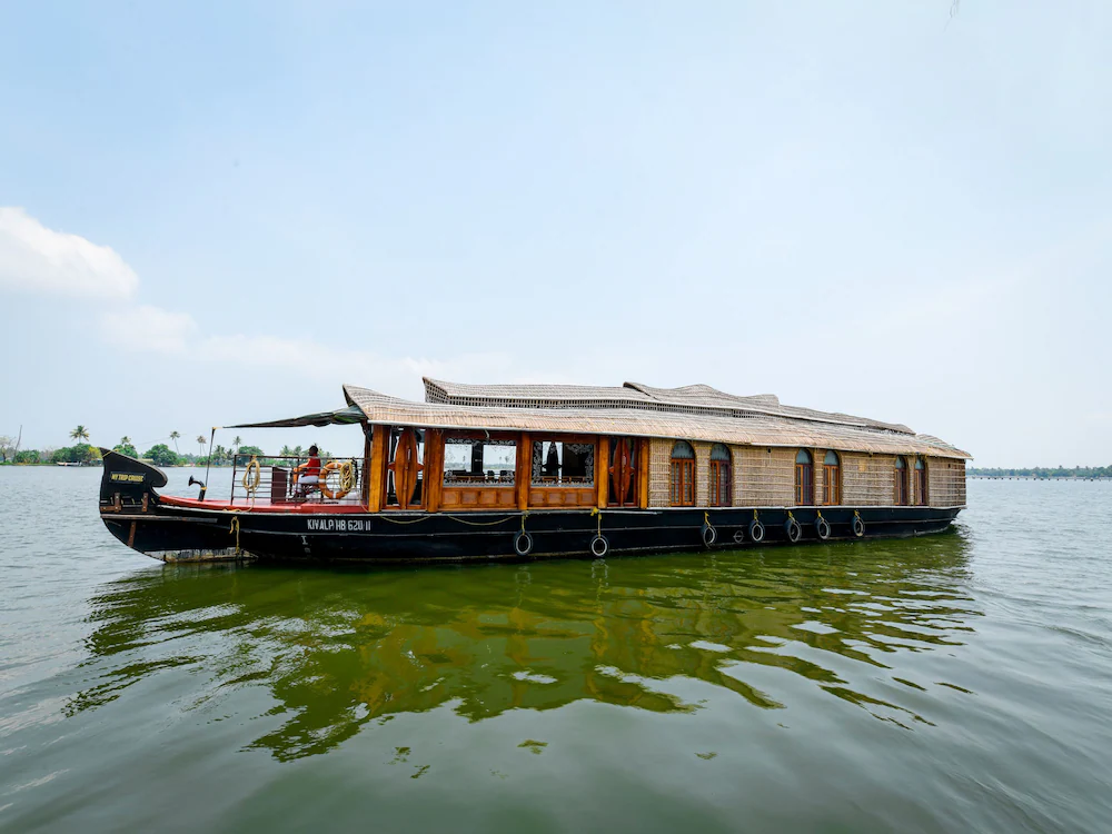 Deluxe-Houseboat
