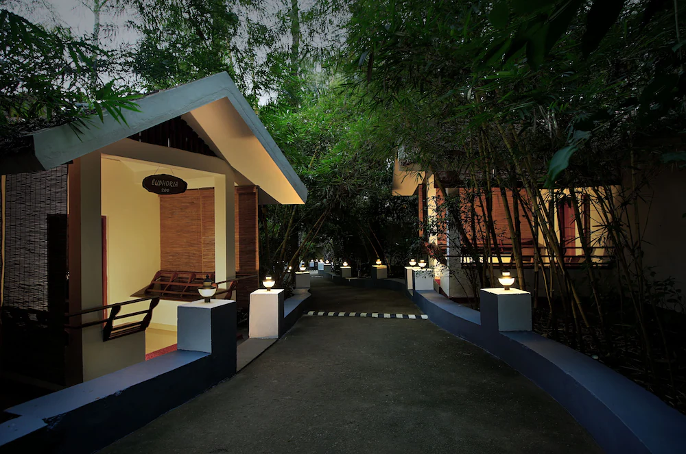 Gokulam-Grand-Resort-Spa